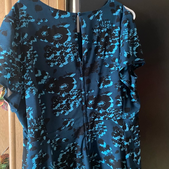 Shoulder cut out teal/blue torrid dress! - Picture 2 of 3